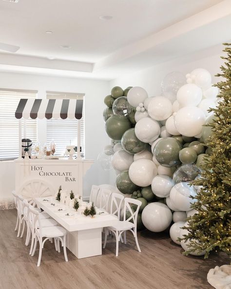 For FIRST James’ BIRTHDAY party, we’ve created a delightful atmosphere with a balloon wall in green mint and white colors🫧🌲The combination… | Instagram Green And White Birthday Theme, Winter Onederland Balloon Arch, Winter Onederland Birthday Party Boy, Winter Onederland Party Boy, Winter Baby Birthday, Balloons First Birthday, Winter Onederland Party Girl, Winter Onederland Birthday Party, Christmas Balloon Decorations