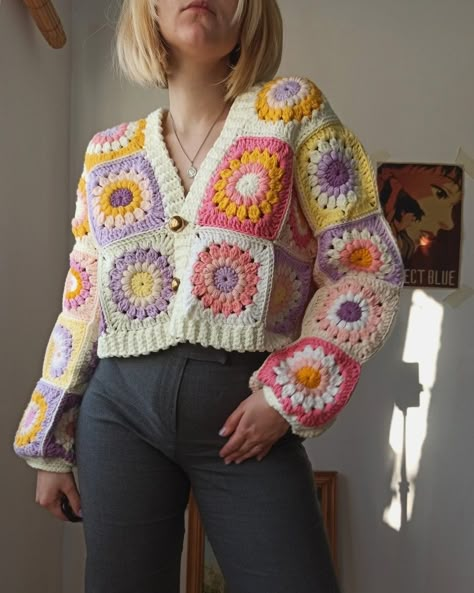 Crochet Vibes, Cardigan 2023, Poncho Outfit, Christmas Crochet Patterns Free, شال كروشيه, Crochet Shrug Pattern, Crochet Cardigan Sweater, Making Clothes, Crochet Ladies Tops