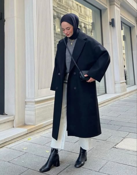 Hijabi Fashion Winter, Overcoat For Women, Long Coat For Women, Women Long Coat, Outfit London, Winter Long Coat, Women Trench Coat, Modest Winter Outfits, Black Overcoat