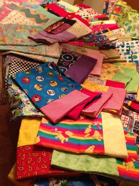 Charity Work Ideas, Charity Sewing, Operation Christmas Child Boxes, Charity Quilts, Humanitarian Projects, Pillow Cases Diy, Service Ideas, Disney Toms, Knitting For Charity