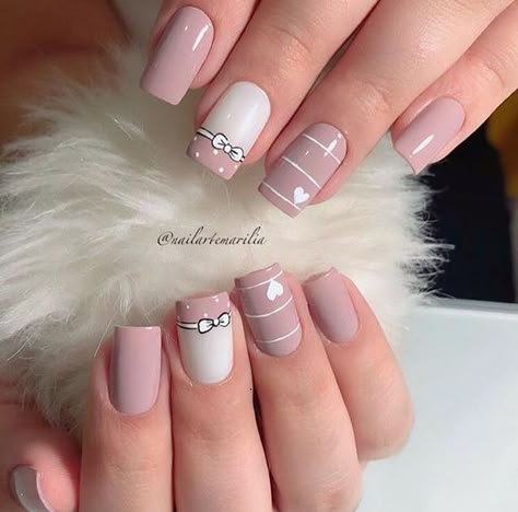 heart nails Valentine Nail Art, Romantic Nails, Heart Nail, Makijaż Smokey Eye, Beautiful Nail Designs, Heart Nails, Valentine's Day Nails, Nail Polishes, Valentines Nails