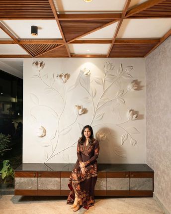 Puja Unit, Custom Wall Design, Wall Drawings, Wall Carvings, Front Wall Design, Wardrobe Interior, Stone Wall Design, Dining Ideas, Temple Design For Home