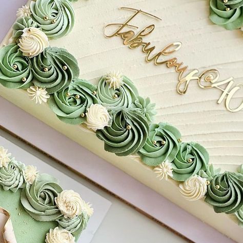 White Sheet Cake Decoration, Sage Green Sheet Cake, Square Floral Cake, Modern Sheet Cake Design, Sweet 16 Sheet Cake Ideas, Safari Sheet Cake, Green Sheet Cake, Pastel Green Cake, Square Buttercream Cake