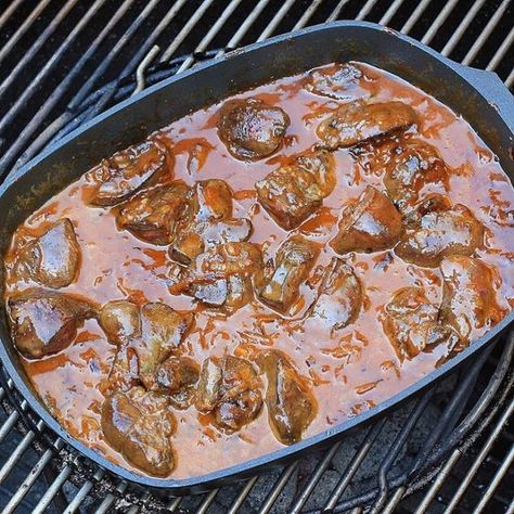 Creamy Chicken Livers Recipe, Creamy Chicken Livers, Crusty White Bread, Offal Recipes, Chicken Liver Recipes, Kenyan Food, Liver And Onions, Beef Steak Recipes, Liver Recipes