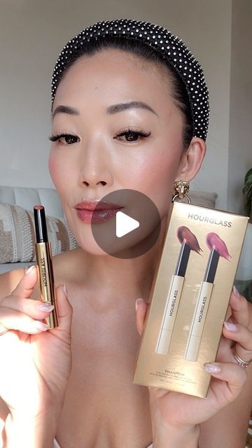 Tiffany Lee 🇰🇷 Empowering YOU to Radiate ✨️ on Instagram: "🆕Hourglass Phantom Glossy Balm -HAZE 135 *Exclusive*PHANTOM VOLUMIZING GLOSSY BALM DUO $55 ($72 value) DUO SHADES: •CRAVE 140 (NEW): Warm pink •HAZE 135: Burnt Rosewood (Available in 12 shades) This innovative 3-in-1 hybrid hydrates like a lip balm, plumps for fuller-looking lips, and delivers the high-shine finish of a lip gloss. The breakthrough formula is infused with our Conditioning Complex for lips that instantly look softer and smoother while feeling nourished and replenished all day. It glides smoothly onto lips for full-bodied color and comfortable wear without feeling sticky or tacky.  FEATURES AND BENEFITS ✔️Hydrating, smoothing, and softening ✔️Delivers full-bodied, high-shine color that melts instantly onto lips V Hourglass Lip Balm, Hourglass Glossy Balm, Hourglass Phantom Glossy Balm, Hourglass Lip Gloss, Lip Balm, Lip Gloss, Beauty Makeup, The Balm, Shades