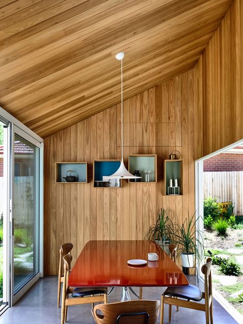 Real reno: Striking shingle-clad extensions in Canberra - The Interiors Addict Clare Cousins, Empire House, Metal Shingles, Shiplap Cladding, Australian Interior, Australian Interior Design, High Noon, Red Hill, Doors Sliding