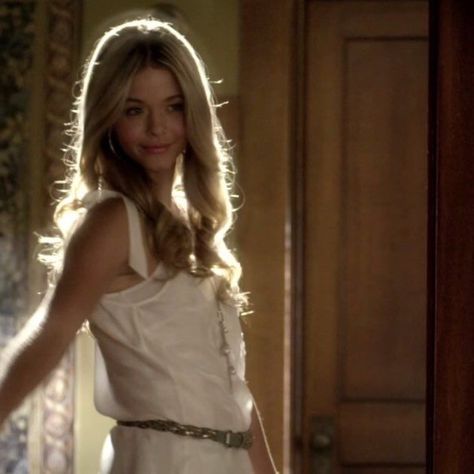 Allison Dilaurentis Outfits, Alison Dilaurentis Hair, Allison Dilaurentis Aesthetic, Alison Dilaurentis Outfits, Allison Dilaurentis, Alison Pretty Little Liars, Pretty Little Liars Outfits, Alison Dilaurentis, Female Faceclaims