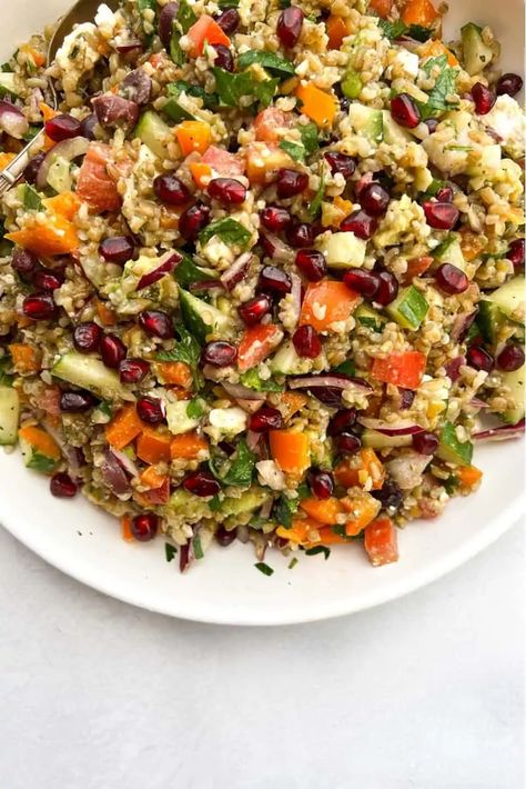 Mediterranean Freekeh Salad - Fufu's Kitchen Freekah Recipes, Freekeh Salad, Freekeh Recipes, Orthodox Fasting, Arabic Salad, Fasting Recipes, Fattoush Salad, Bulgur Salad, Spicy Brown Mustard