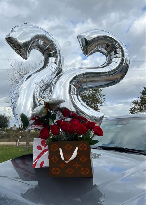 22nd Birthday, Couples Goals, Cute Couples Goals, Couple Goals, Christmas Wreaths, Birthday Gift, Birthday Gifts, Roses, Holiday Decor