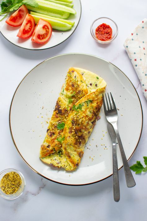 Zucchini Omelette, Mediterranean Zucchini, Mediterranean Diet Recipes Breakfast, Tomato Basil Salad, Hot Spices, Mediterranean Diet Plan, Healthy Zucchini, Eastern Cuisine, Delicious Vegetables