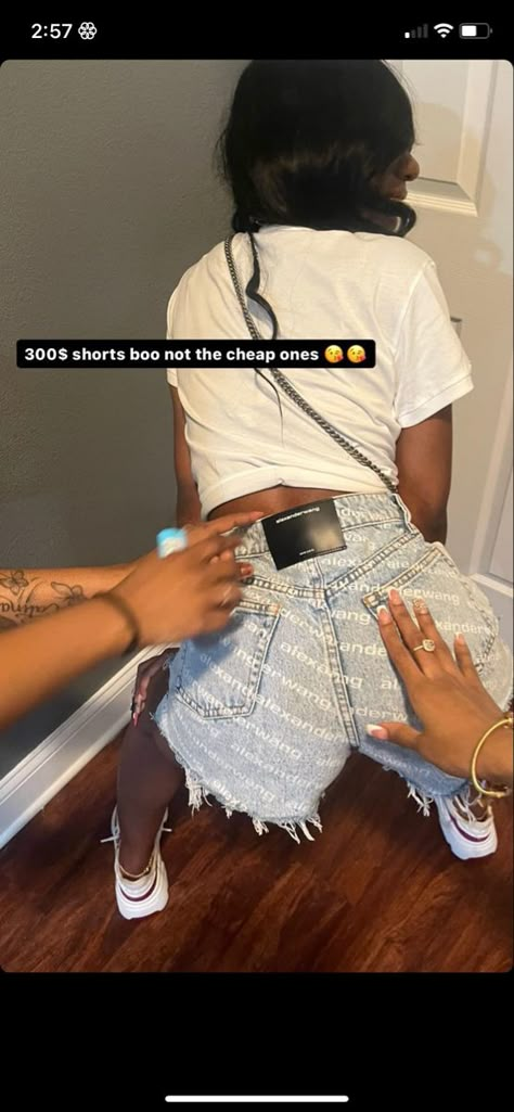 Bra Shirt Outfit Style, Birthday Outfit Simple, Ksubi Shorts Outfit Black Women, Tom Boy Outfits Black Women, Cute Swag Outfits Summer, Short Outfits Black Women, Summer Outfit Black Women, Fly Birthday Outfits, Ptso Ideas Outfits