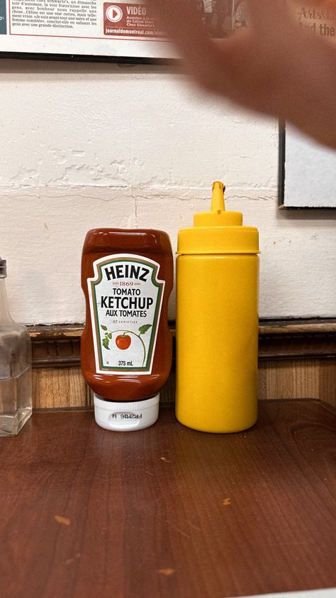 #foodphotography#ketchup#lifestyle#restaurant #photography#stories #ketchup #mustard #grain #warm Heinz Ketchup, Ketchup, Mustard