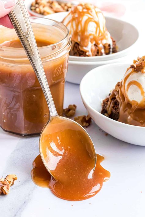 Caramel Sauce Recipe - Shugary Sweets Homemade Whipped Cream Recipe, Caramel Sauce Recipe, Caramel Ice Cream Topping, Sweet Sauces, Butterscotch Sauce, Shugary Sweets, Meat Rubs, Lemon Curd Recipe, Caramel Apple Cheesecake