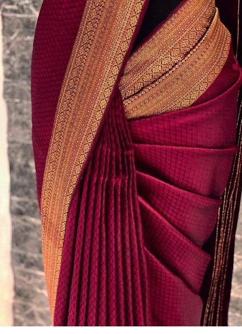 Mom Lehenga, Saree Pre Pleating, Saree Pleats, Tulip Wrap Skirt, Tamil Saree, Tulip Wrap, Saree Drapes, Pleated Saree, Saree Drape