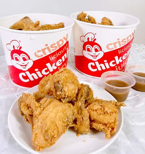 Jollibee Chicken Joy, Jollibee Chicken, Chicken Joy, Road Trip Food, Boba Drink, Girly Phone Cases, Tasty Foods, Filipino Food, Filipino Recipes