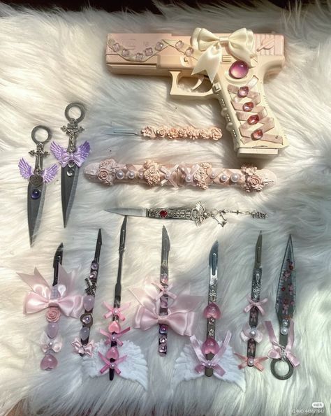 Knife Aesthetic, Creepy Cute Fashion, Pretty Knives, Kawaii Accessories, Cool Knives, Purim, Creepy Cute, Just Girly Things, الرسومات اللطيفة