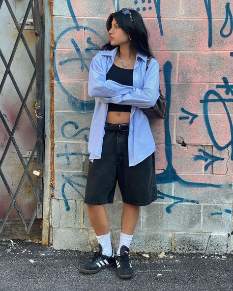 ADRI (@adrisalsi) • Instagram photos and videos Summer Streetwear Women, Japanese Streetwear Women, Japan Outfits, Women Advice, Women Tips, Samba Outfit, Adidas Sambas, Outfit Streetwear, Streetwear Summer