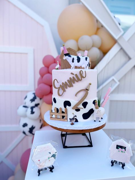 Girly Farm Theme Birthday, Pink Barnyard Birthday Cake, Pink Farm Birthday Cake, Girly Farm Birthday Party, Pink Farm Cake, Pink Farm Birthday Party, Pink Farm Birthday, Pink Barnyard Party, Cowgirl Birthday Cakes