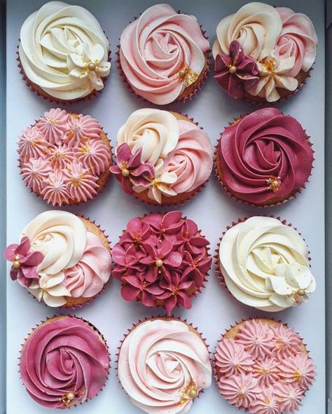 Bridal Shower Cupcakes, Pretty Cupcakes, Wilton Cake Decorating, Cupcake Cake Designs, Buttercream Cupcakes, Floral Cupcakes, Cake Decorating Piping, Beautiful Cupcakes, Wilton Cakes