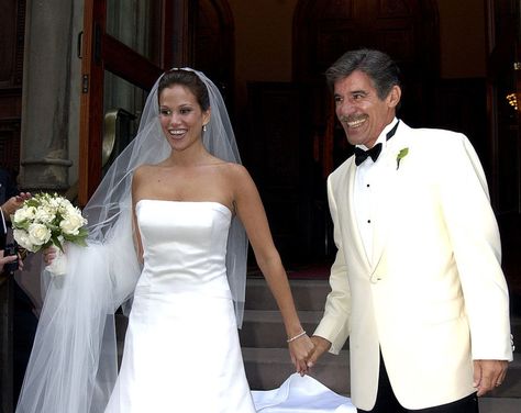 The 2000s saw the rise of the strapless wedding dress, with early aughts brides like Jessica Simpson, Carmen Electra, and  Erica Levy (pictured here) choosing the trendy silhouette. Early 2000s Wedding Dress, 2000s Bride, 2000 Wedding Dress, 2000s Wedding Dress, Jessica Simpson Wedding Dress, 2000s Wedding, Jessica Simpson Wedding, Most Expensive Wedding Dress, Wedding Dress Reveal