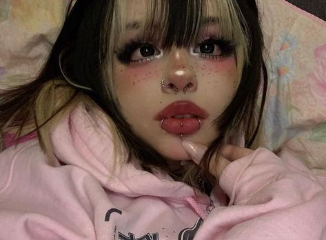 Cheek Makeup Looks, Egirls Makeup, Cutesy Makeup Aesthetic, Softie Makeup, Soft Gyaru Makeup, Bunny Girl Makeup, Different Makeup Aesthetics, Egirl Lips, Jelly Makeup Look