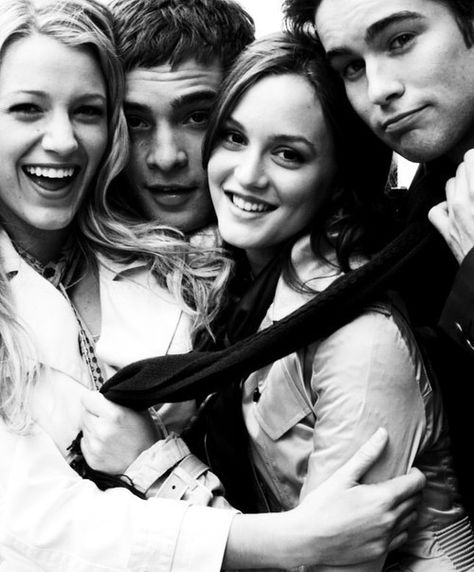 Leighton Meester, Blake Lively, Chace Crawford, Ed Westwick; Gossip Girl love <3 Chuck Y Blair, Nate Gossip Girl, Vanessa Abrams, Gossip Girl Cast, Mode Gossip Girl, Estilo Gossip Girl, Film Cult, Dan Humphrey, Jessica Szohr