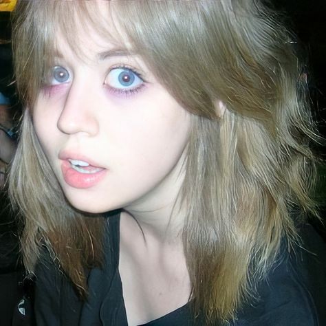 Allison Harvard, A Girl, Blonde, Instagram Photos, Hair, On Instagram, Blue, Instagram, Black