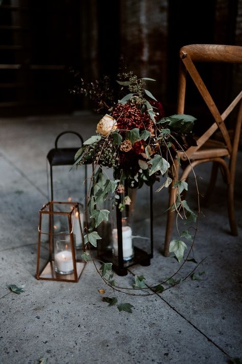 Black Lantern Wedding, Wine Wedding Decorations, Gold Fall Wedding, Autumn Reception, Fern Wedding, Wedding Planning Tools, Copper Wedding, Wedding Lanterns, Wedding Place Settings