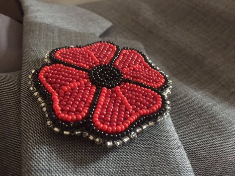 Duncan McCue on Twitter: "@PnPCBC My poppy was beaded by an Indigenous artist. I wear it to respect contributions & sacrifices Indigenous vets have made to Cdn armed forces https://t.co/lRsdrj2U16" / Twitter Seed Bead Poppy Pattern, Beaded Poppies Pattern, Beaded Poppy Pattern, Beaded Poppies, Loom Jewelry Patterns, Métis Beading, Métis Beadwork, Beaded Poppy, Embroidered Poppy