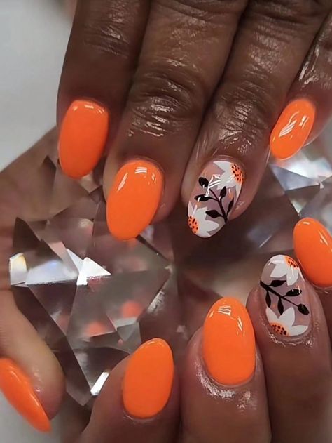 Nail Art Orange, Fake Press On Nails, Flower Pattern Nails, Orange Nail Art, Orange Acrylic Nails, Nagel Tips, Easy Nails, Short Almond, Color Nails