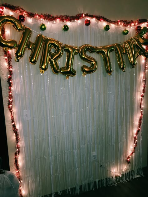 Christmas picture backdrop #christmas #backdrop #photo #background #holiday #diy Diy Christmas Party Ideas, Christmas Picture Booth Ideas, Christmas Party Picture Backdrop, Christmas Photo Drop, Friendsmas Backdrop Ideas, Christmas Photo Back Drop Ideas, Christmas Wall Backdrop, Christmas Photoshoot Backdrop Diy, Diy Christmas Party Backdrop Ideas