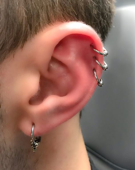 Men Piercings Aesthetic, Masculine Peircings, Ear Piercings On Men, Male Cartilage Piercing, Punk Ear Piercings Men, Cool Ear Piercings Men, Cool Piercings Men, Ear Piercings Inspiration Grunge, Cool Body Piercings