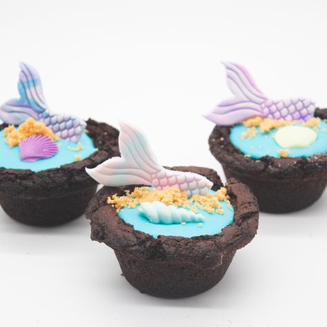 Mermaid Cheesecake Cups, Mermaid Brownies, Brownie Cheesecake Cups, Ocean Stuff, Brownie Cheesecake, Halloween 23, Ocean Adventure, Cheesecake Cups, Cheesecake Brownies