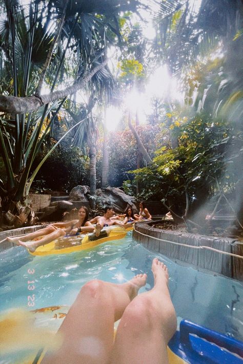 Water Park Date Aesthetic, Water Park Aesthetic Photos, Waterpark Aesthetic Friends, Aqua Park Aesthetic, Water Park Picture Ideas, Waterpark Picture Ideas, Water Park Pics, Water Park Photo Ideas, Waterpark Photoshoot Ideas