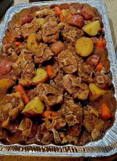 Smothered Oxtails - OMG DON'T LOSE THIS... - Heavenly Recipes Oxtail Dinner, Oxtails And Gravy Recipe, Jamie Oliver Soup, Oxtails And Rice, Smothered Oxtails, Oxtails Recipe, Cooking Oxtails, Ox Tails, Southern Style Potato Salad