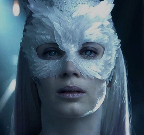 Freya The Huntsman, The Huntsman Winter's, Winter Veil, Winter Goddess, Hair Pale Skin, The Huntsman, Magic Aesthetic, Witch Magic, Thranduil