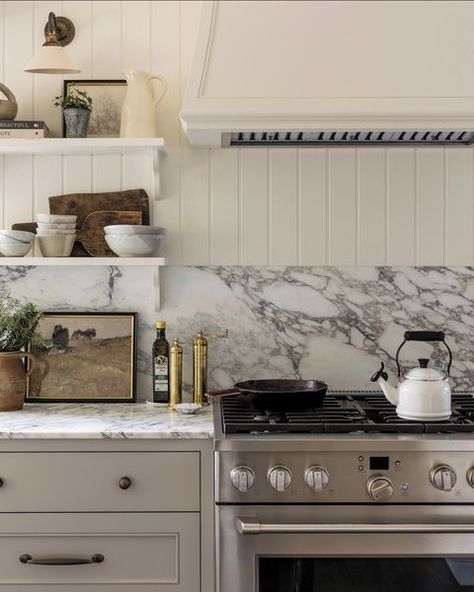 Farmhouse Kitchen Backsplash Ideas, Neutral Kitchen Designs, Beadboard Kitchen, Mindy Gayer Design, Farmhouse Kitchen Backsplash, Shiplap Backsplash, Beadboard Backsplash, Neutral Kitchen, Fixer Upper Style