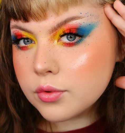 Primary Color Eyeshadow, Bright Color Makeup, Primary Color Makeup, Color Block Makeup, Colourful Eyeshadow, Pop Of Color Makeup Looks, Office Makeup, Vibrant Makeup, Rainbow Makeup