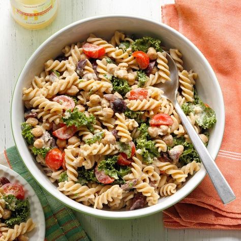 Hummus Pasta, Healthy Pasta Salad Recipes, Savory Sides, Potato Salads, Spaghetti Salad, Healthy Pasta Salad, Seasoned Veggies, Mediterranean Lifestyle, Meatless Main Dishes