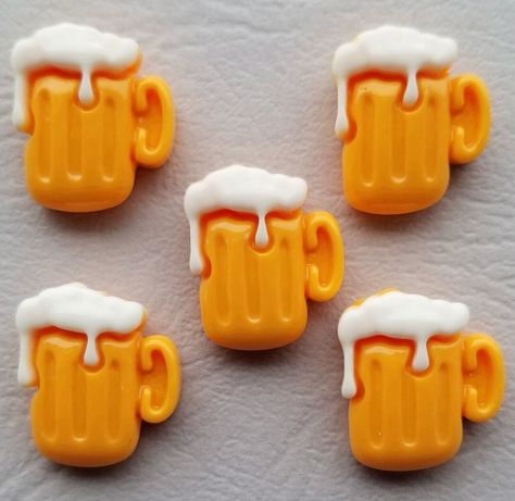 Homemade Magnets, Mug Of Beer, Polymer Clay Magnet, Jewellery Card, Craft Embellishments, Clay Magnets, Beer Party, Clay Crafts Air Dry, Cute Clay