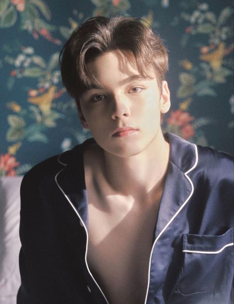 Vernon Hansol Hot, Vernon Svt, Vernon Hansol, Choi Hansol, Vernon Seventeen, It's Always Sunny In Philadelphia, Going Seventeen, Seventeen Wallpapers, Seventeen Album