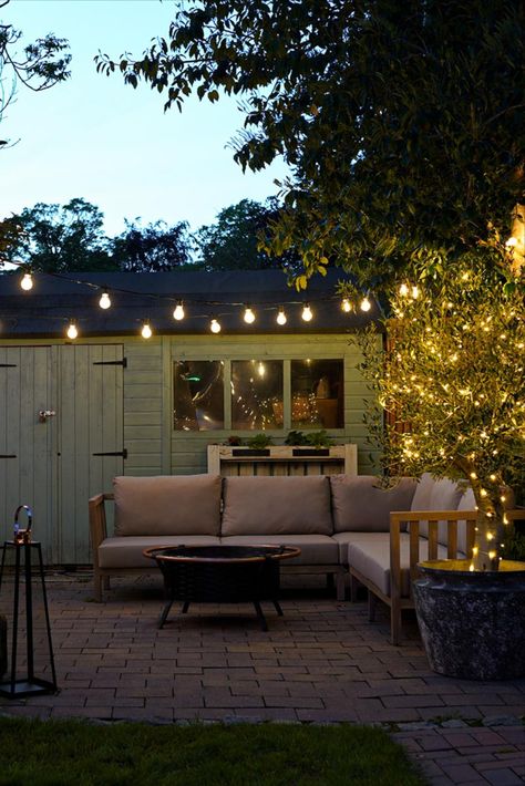 Courtyard Fairy Lights, Fairy Lights On Fence, Cottage Garden Lights, Summer House Lighting, Small Garden Lighting Ideas, Fairy Lights In Garden, Container Kitchen Ideas, Garden Festoon Lights, Garden Light Ideas