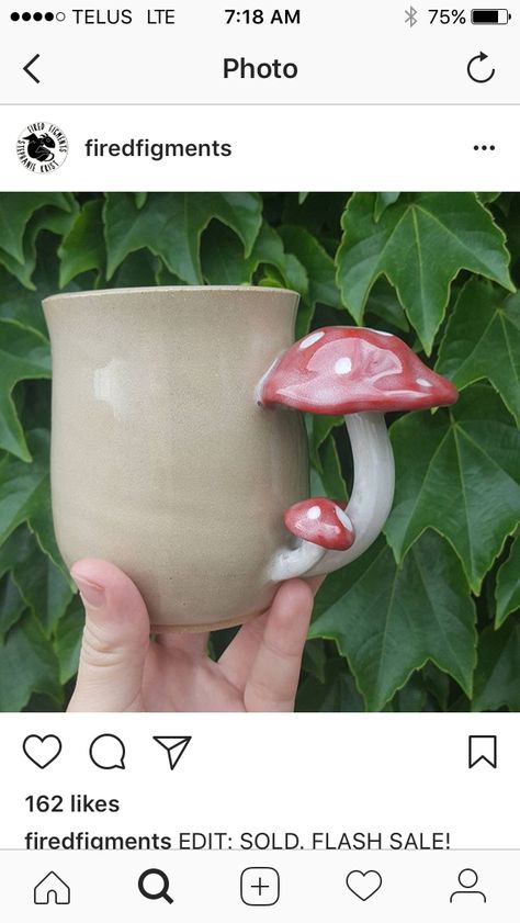 Mushroom Bowls Clay, Mushroom Handle Mug, Mugs Out Of Clay, Cool Clay Mugs, Ceramic Mug Mushroom, Mushroom Pottery Mug, Mushroom Mug Pottery, Mushroom Ceramic Mug, Cute Clay Mug Ideas