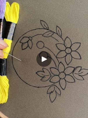 Embroidery Flower Design, Hand Embroidery Flower Designs, Basic Embroidery, Hand Embroidery Flowers, Flower Embroidery Designs, Cushion Pattern, Round Design, Flower Embroidery, Embroidery Flowers