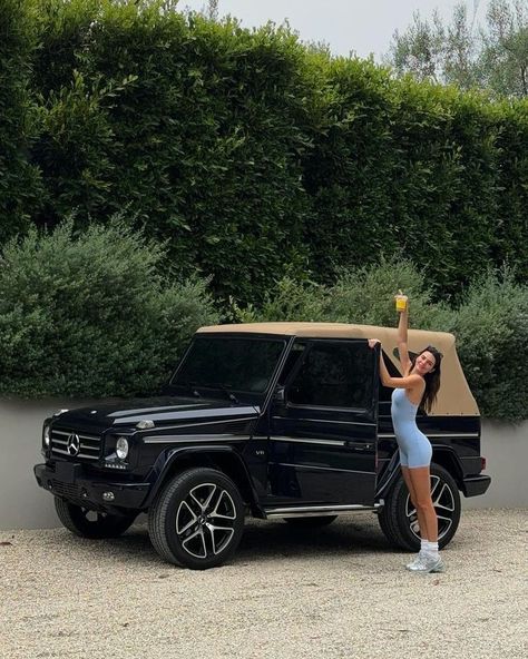 Car G Wagon, Girl Car Aesthetic, Kendall Jenner Car, Luxury Car Aesthetic, Garage Goals, Kendall Jenner Aesthetic, Kendal Jenner, Mercedes G Wagon, Car Aesthetic