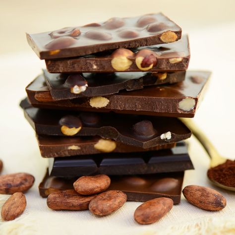 National Bittersweet Chocolate with Almonds Day celebrates a very specific pairing. Learn how this combo may actually improve your health. Chocolate With Almonds, How To Roast Hazelnuts, Cocoa Nibs, Dark Chocolate Bar, Organic Living, Bittersweet Chocolate, Chocolate Treats, Chocolate Hazelnut, Sweet Chocolate