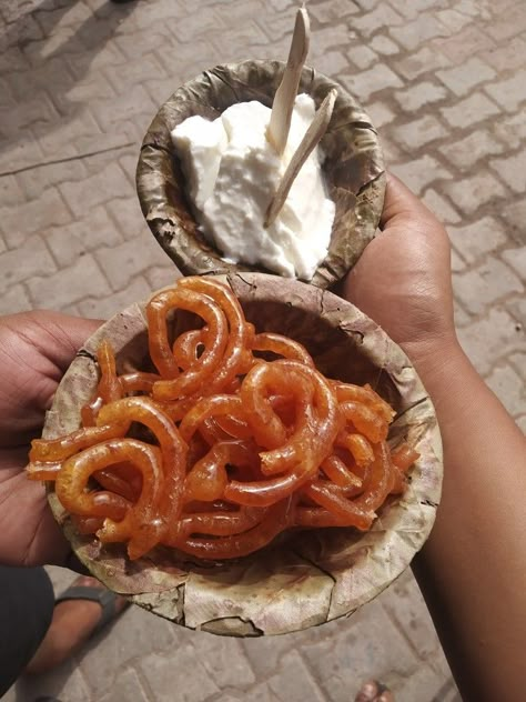 Banaras Breakfast Dahi jalebi Jalebi Aesthetic, Varanasi Food, Banaras Aesthetic, Varanasi Aesthetic, Bengali Food, Vegetarian Fast Food, Food Carving, Girl Lifestyle, Desi Food