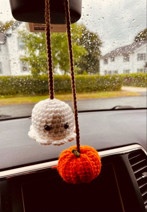 Crochet Nook, New Car Accessories, Car Hangers, Crochet Garland, Crochet Car, Fall Crochet Patterns, Christmas Car, Car Ornaments, Crochet Pumpkin