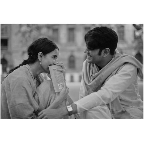 Indian Aesthetic Couple Photography, Vintage Couples Aesthetic, Indian Romance Aesthetic, Indian Love Aesthetic, Indian Aesthetic Couple, Vintage Couple Photos Aesthetic, Bold Novels, Indian Couple Aesthetic, Novels In Urdu