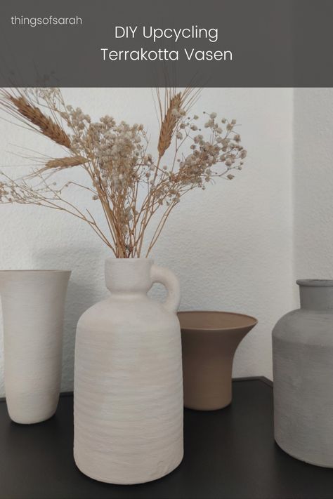 DIY Hack für alte Vasen und Töpfe. Macht aus eurer alten Deko neue und moderne Terrakotta Vasen. Terracotta, Terrakotta, DIY Terrakotta Vase, Upcycling. Renovation Vase, Diy Vase Upcycle, Vase Upcycling, Terracotta Vase Painting, Teracotta Painting Vase Diy, Diy Old Pottery Vase, Vases Terracotta, Terracotta Vase, Diy Upcycling